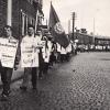Anti-Atom-Demo der hessischen Naturfreundejugend nach Offenbach (1959).